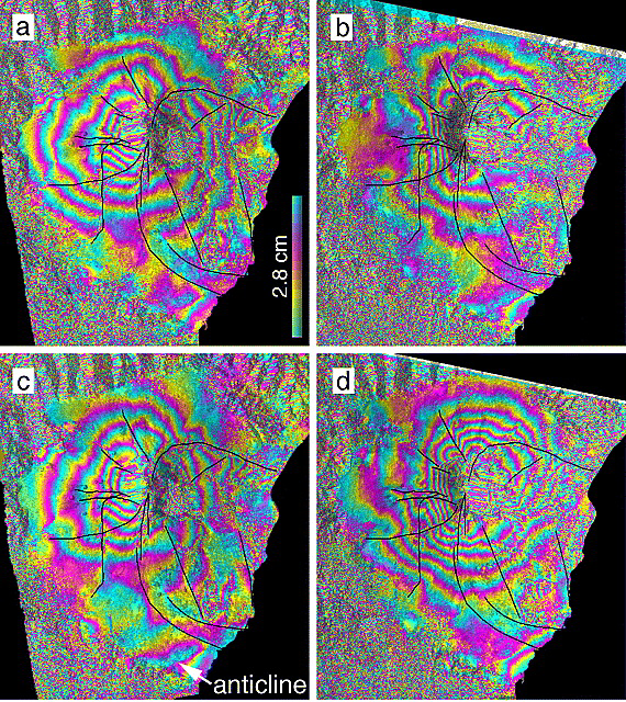 圖六、使用ERS-1和ERS-2 SAR數據以6年為間隔的干涉圖。(a) 1993年5月至1999年8月升軌；(b) 1993年6月至1999年12月降軌；(c) 1993年10月至1999年10月升軌；(d) 1993年9月至1999年9月降軌。(Lundgren et al., 2004).