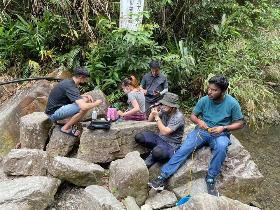 圖2、中央研究院團隊取樣紀錄，拍攝者：王敏真。來源：臺灣生物多樣性資訊機構-TaiBIF