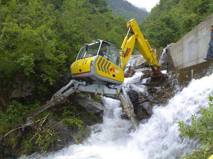 為山區建設而生的強大工程機械－ 蜘蛛挖掘機walking excavator