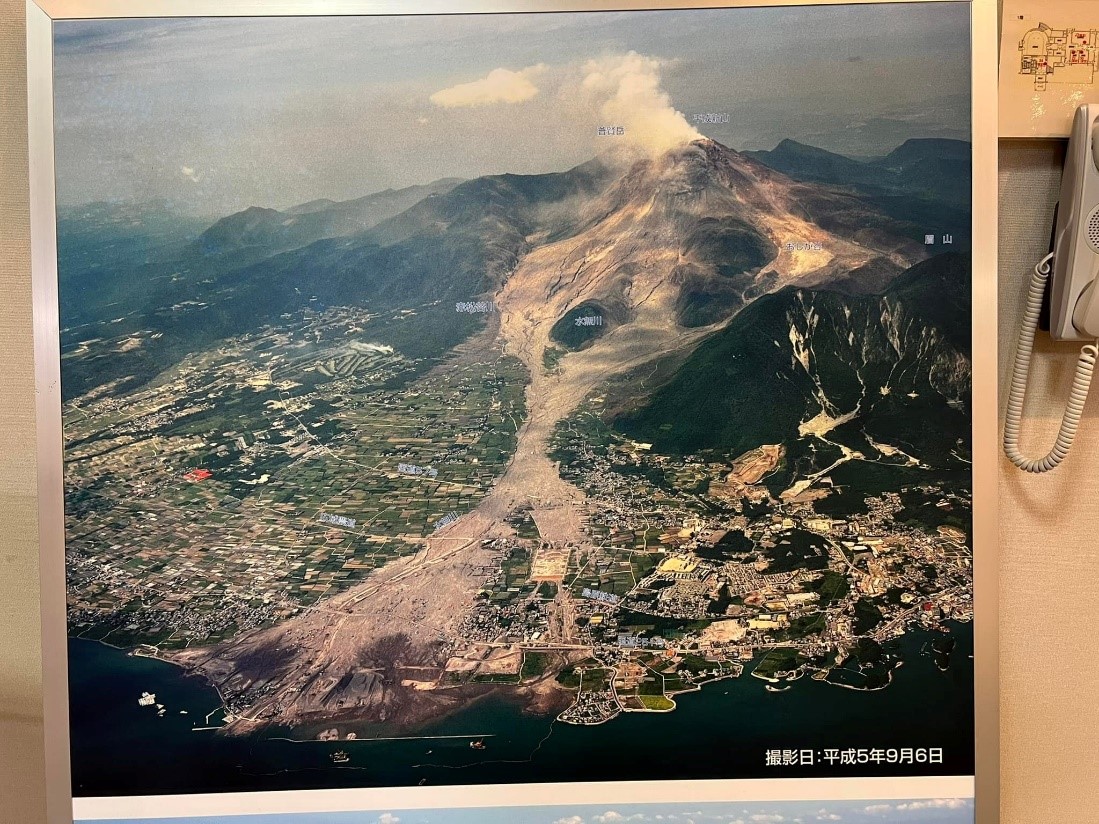 圖3、雲仙普賢岳當時發生火山碎屑流與土石流狀況