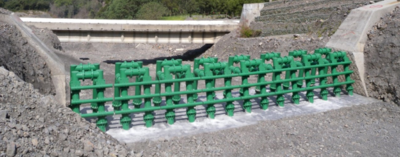圖四、惠蓀林場蘭島溪上的可調柵欄式鋼管壩。