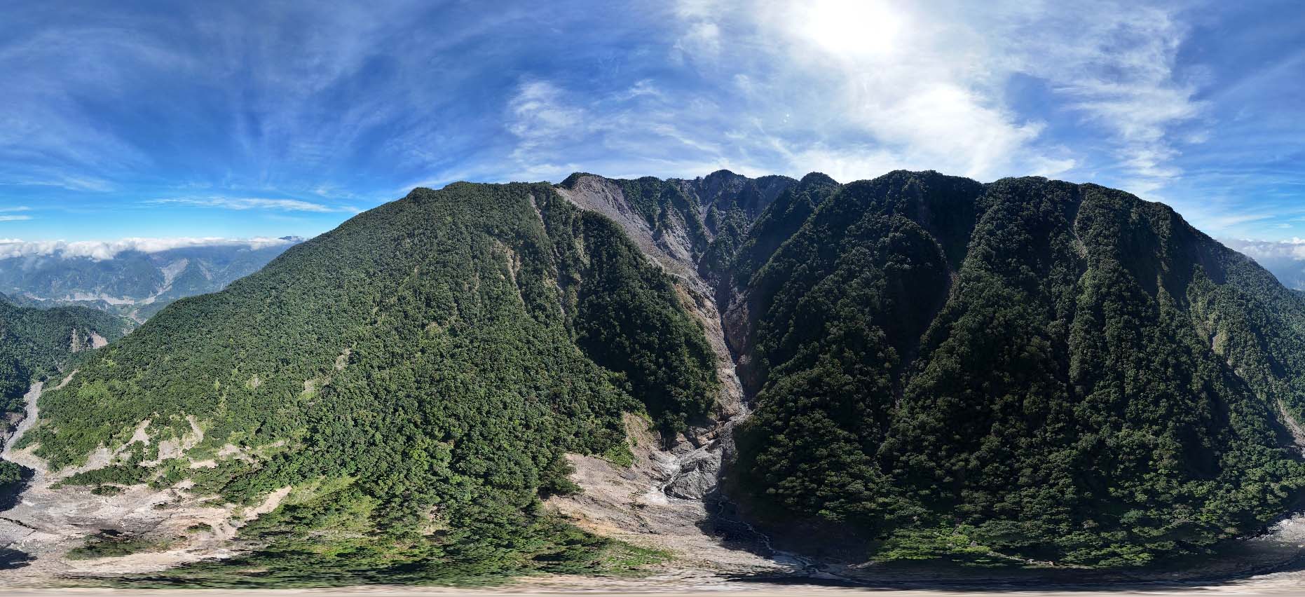 背景為殘坡圖